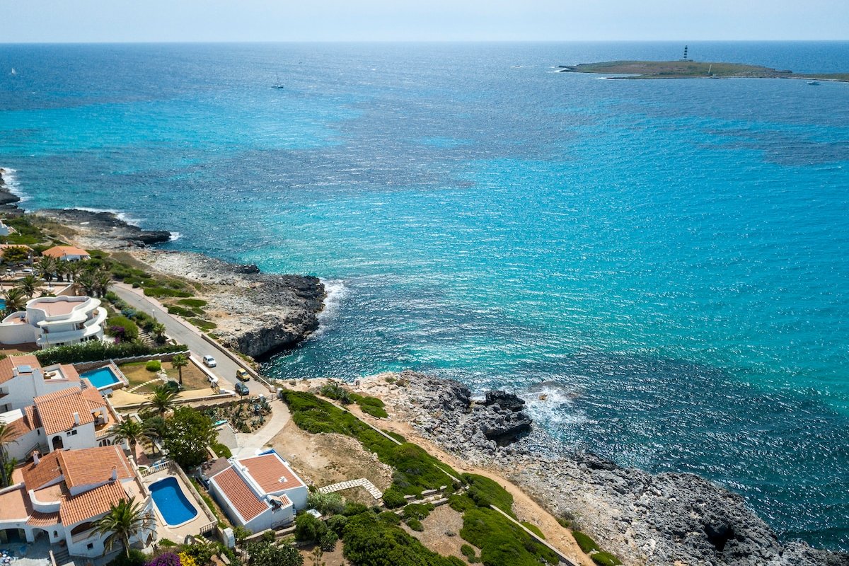 Villa con piscina y acceso al mar, Menorca gallery image 3