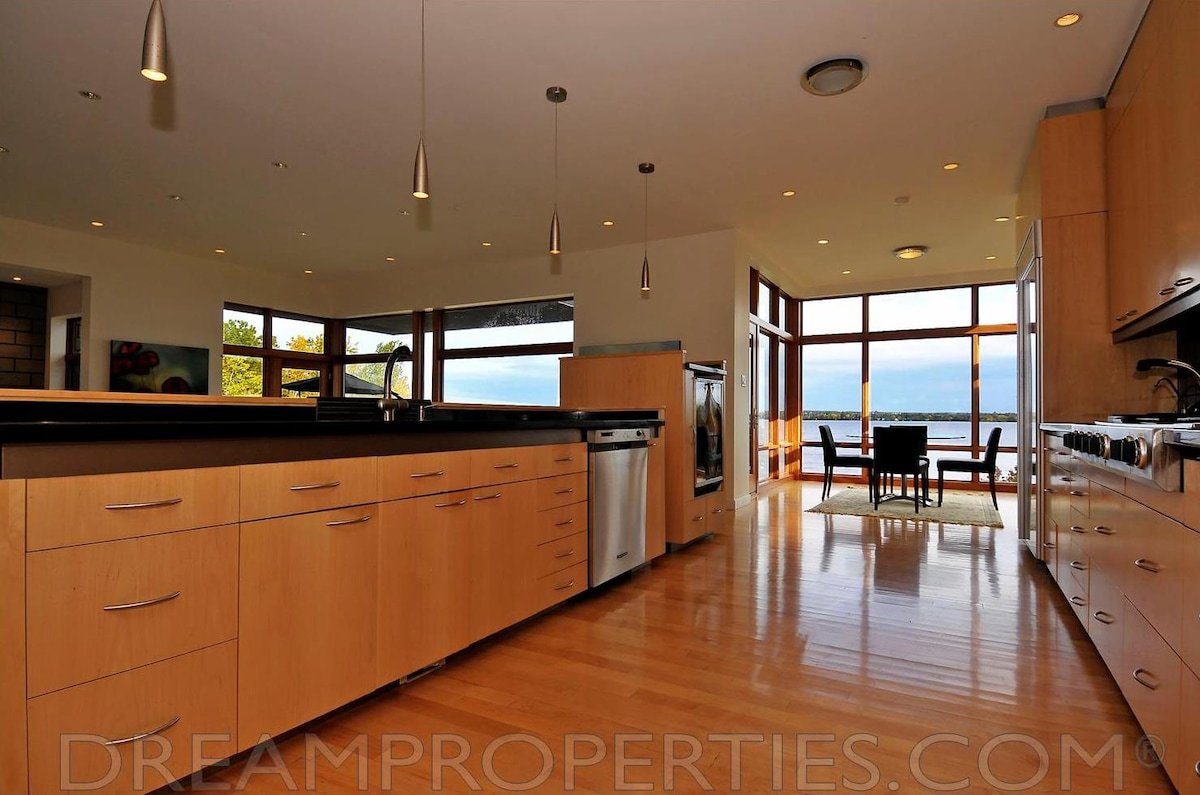 Ultra Modern Designer House gallery image 4