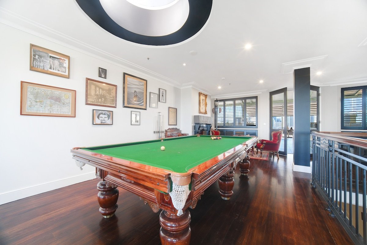 The London Royale – Penthouse + Private Terrace gallery image 4