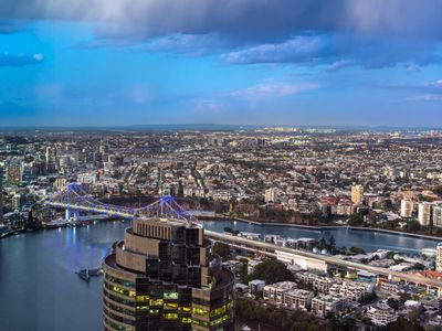 SkyHigh Style ~ 2Bed/2Bath/1Car/VIEWS! ~ CBD