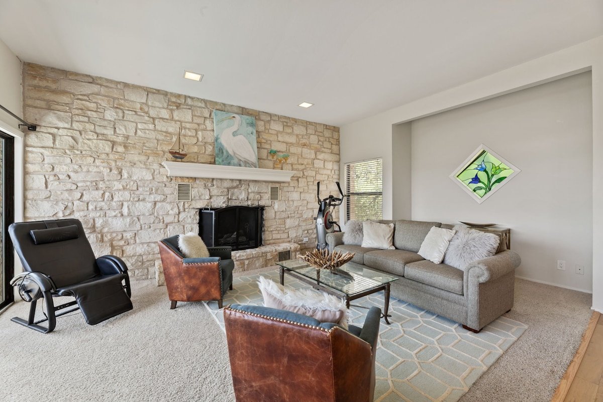 Panoramic Lake Views | Pool, Hot Tub, Firepit! gallery image 3