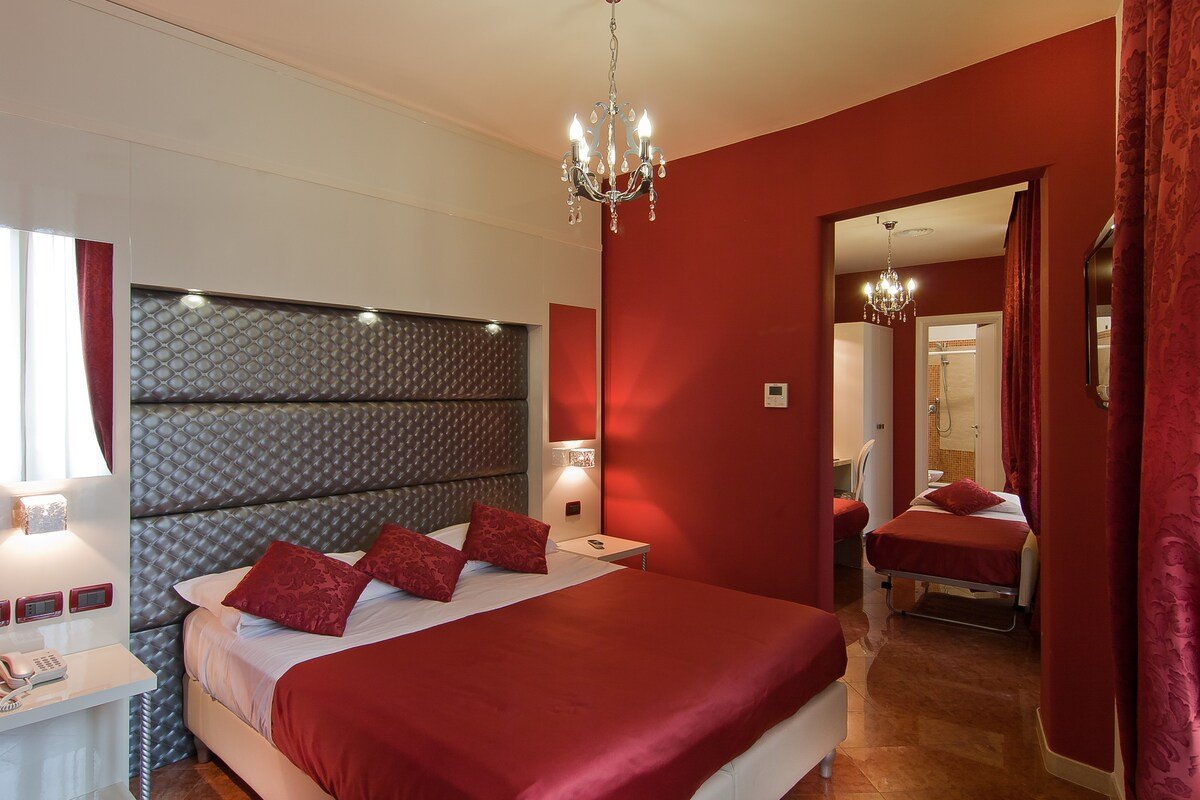 HOTEL FELLINI – JUNIOR SUITE per 4 persone gallery image 2