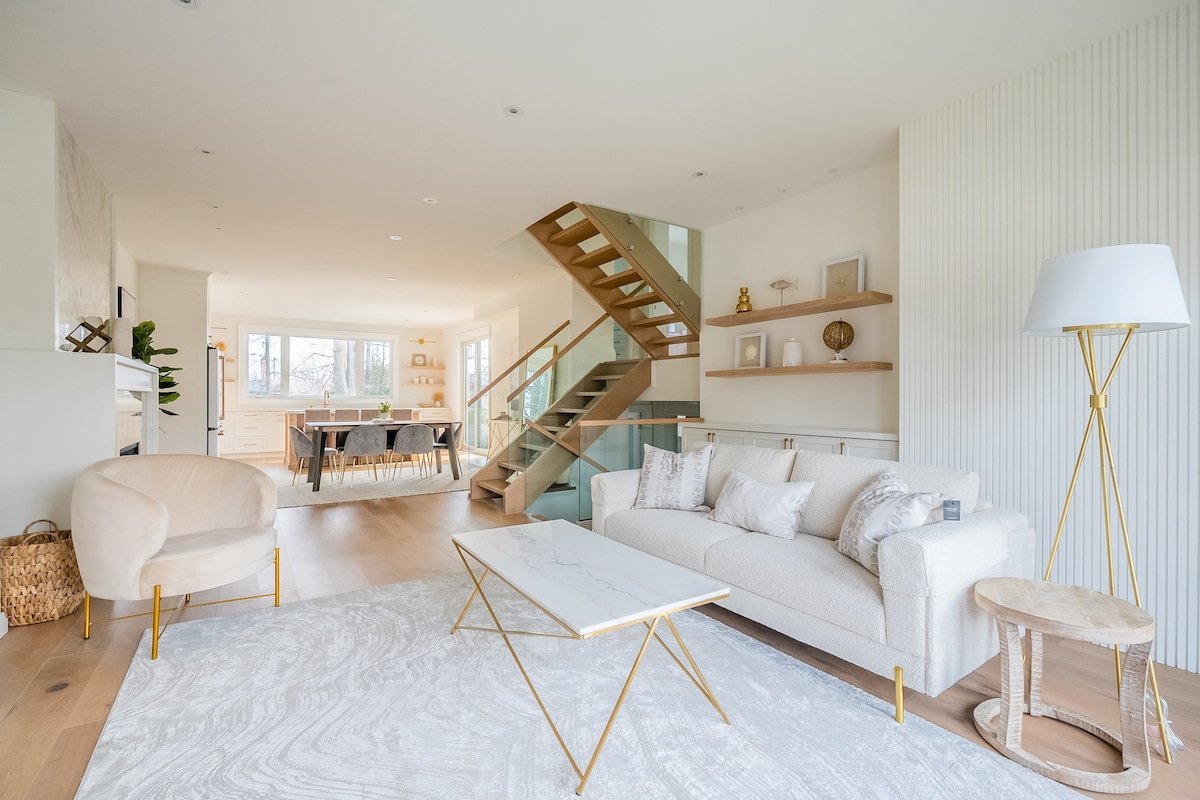 Luxury Home – 5 min from airport, 15 to downtown gallery image 2