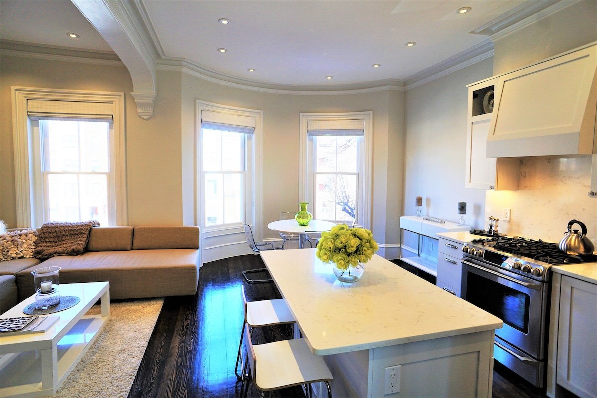 Beautiful Boston Brownstone gallery image 3