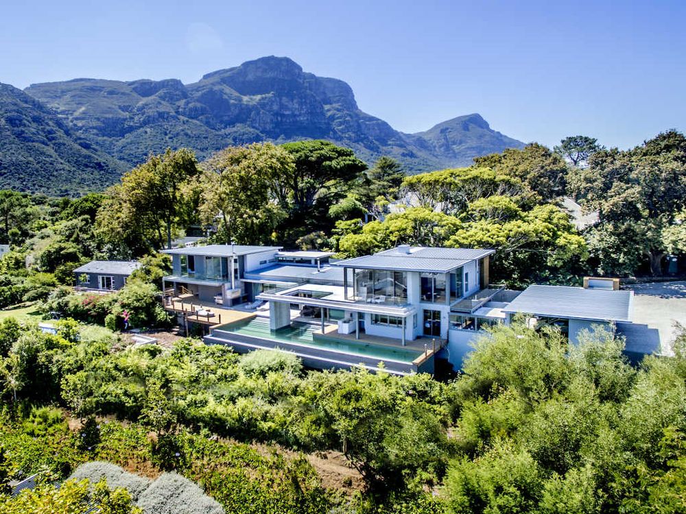 Photo 2 of Villa Constantia accommodation in Constantia, Cape Town with 7 bedrooms and 7 bathrooms