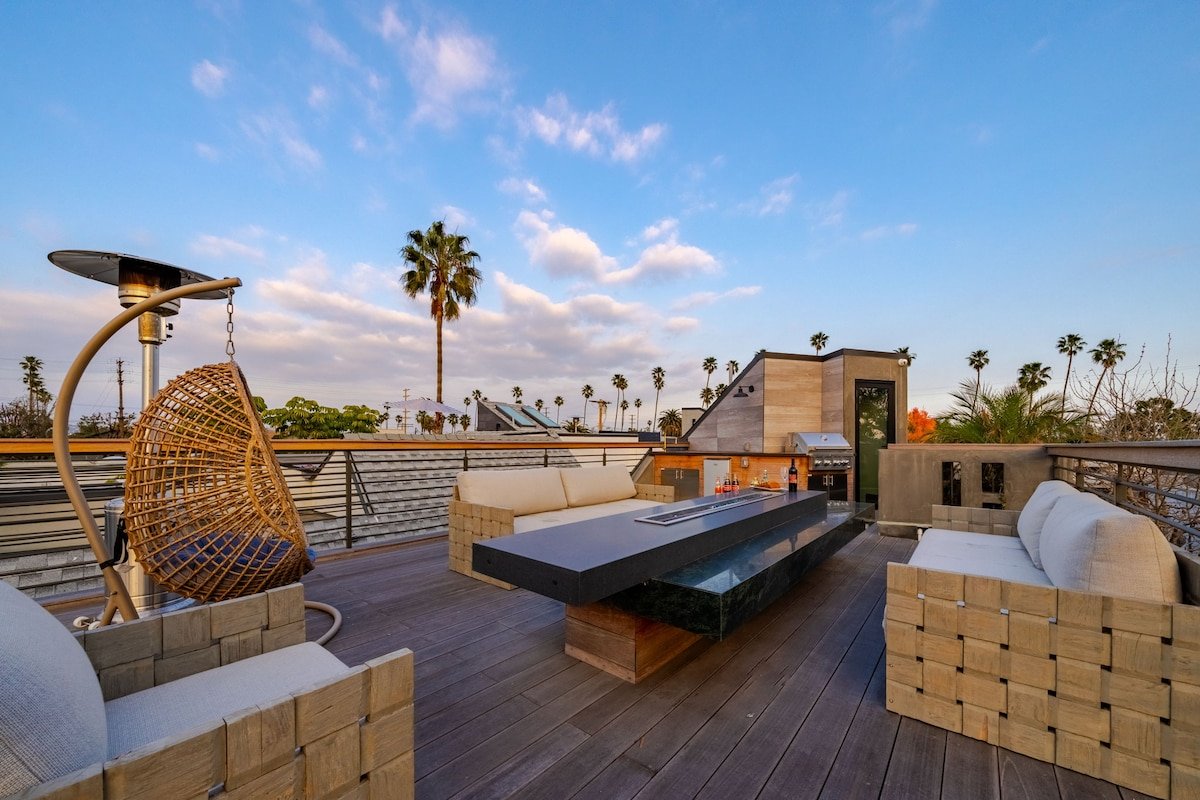 Designer Venice Retreat | Pool, Spa & Rooftop gallery image 3