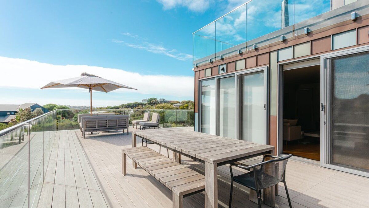 Back Beach gallery image 4