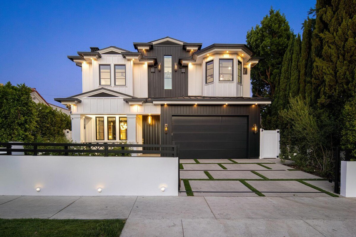 Stylish Beverly Grove Villa with Poolside Escape gallery image 3