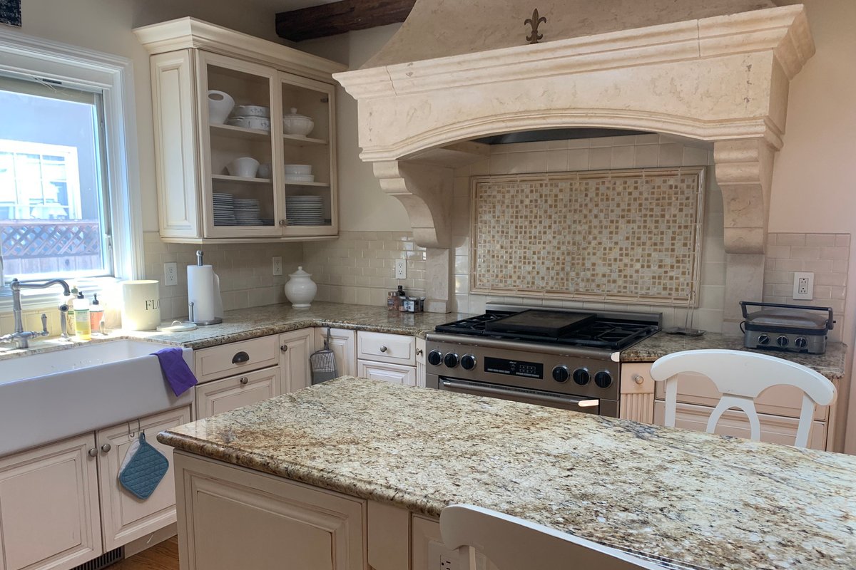 Lovely House In Great Neighborhood