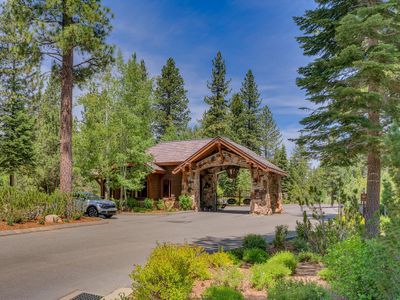 Luxury Home Designed to Perfection! (Lift & Tee)