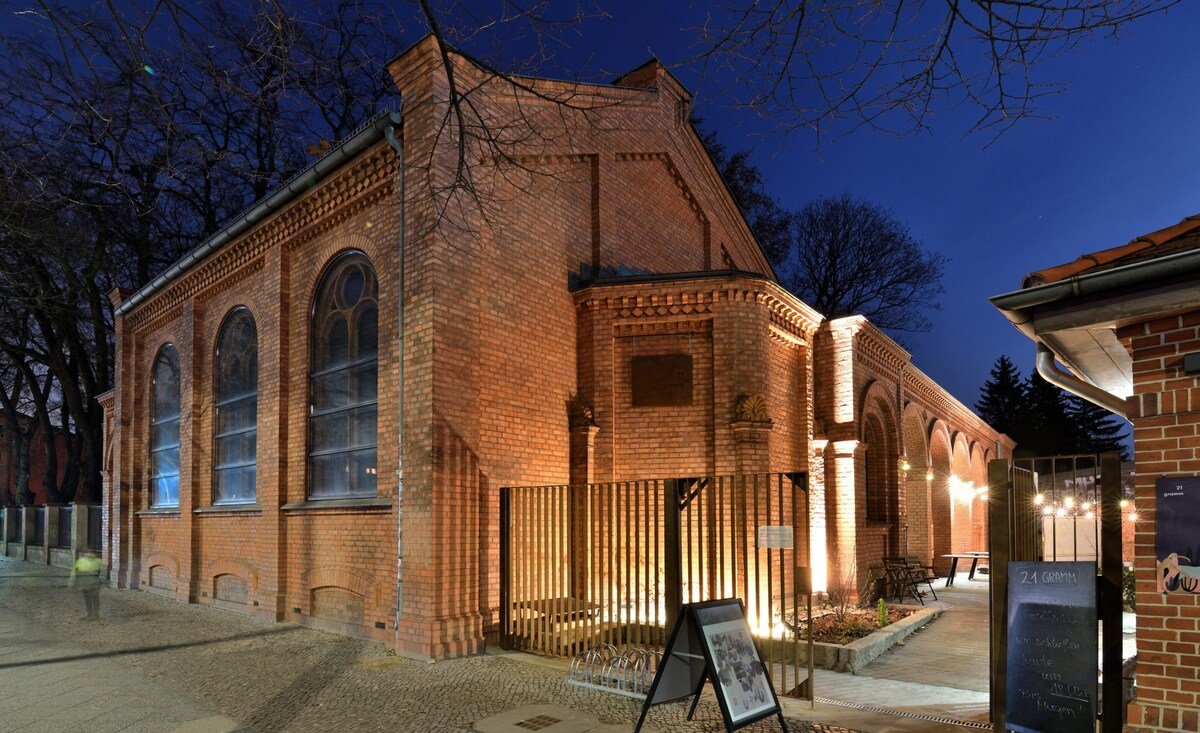 Beautiful City Apartment in trendy area gallery image 5