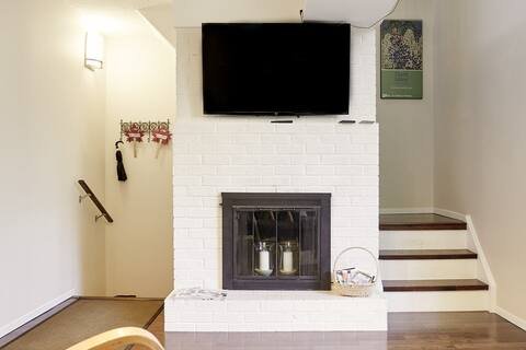 Urban Chalet in Private Complex with Parking gallery image 5