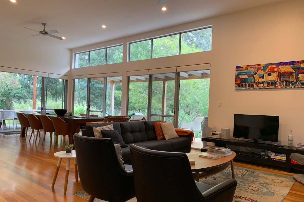 Lovely modern home in tranquil rural setting gallery image 2