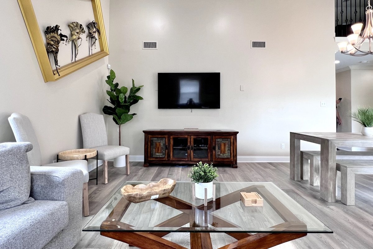 Chic French Quarter Style Home gallery image 5