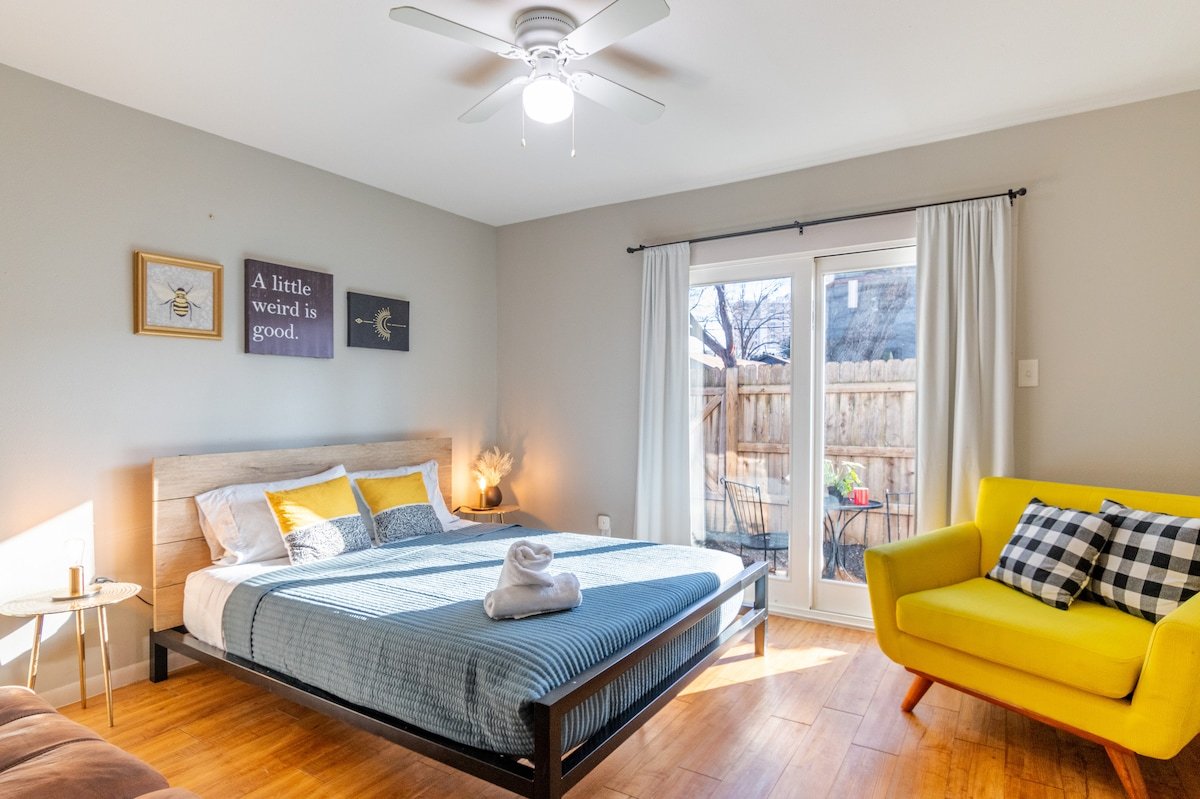 Huge 5BR compound! 1 Block to downtown & Rainey St gallery image 4