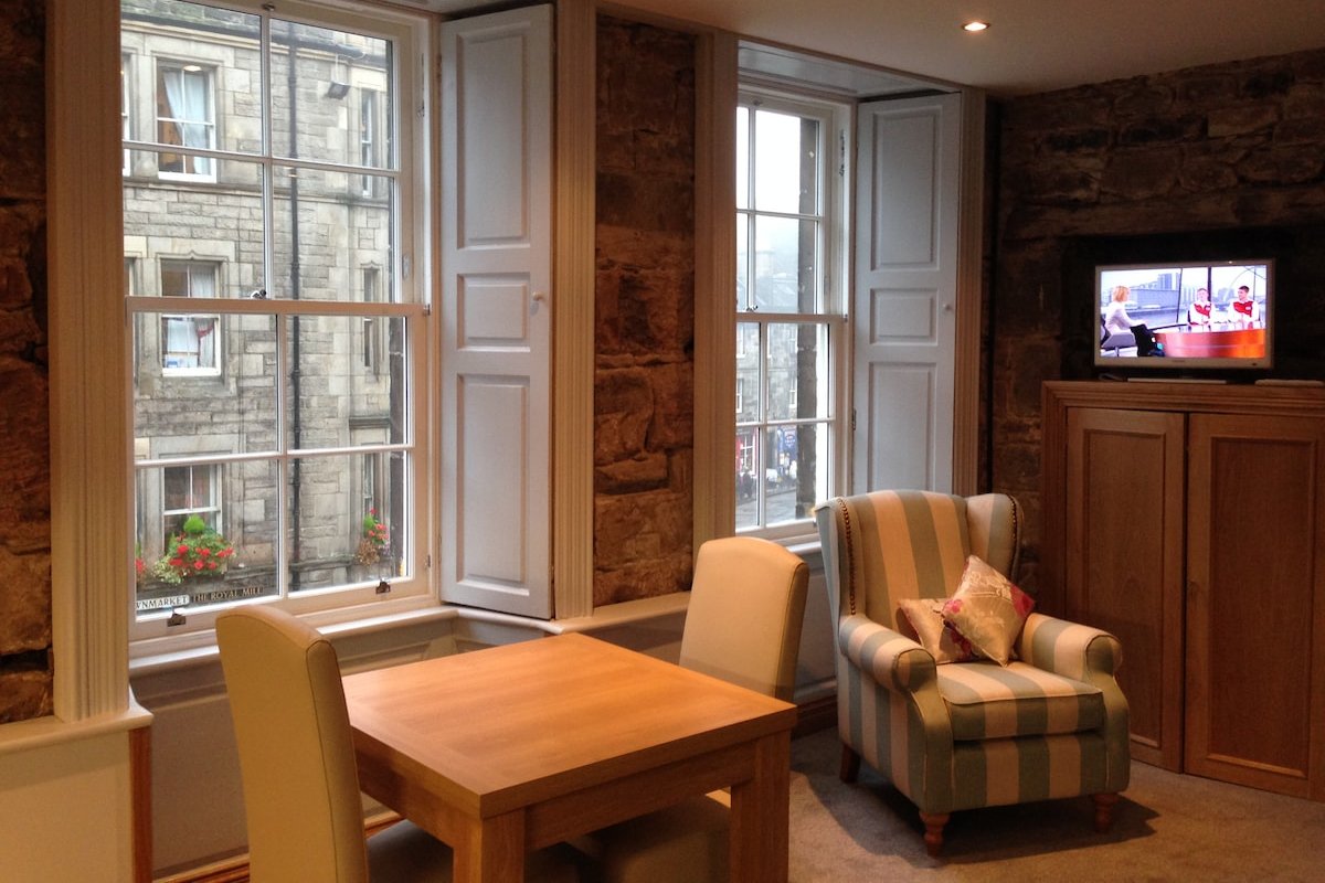 Royal Mile by Castle in Old Town gallery image 2