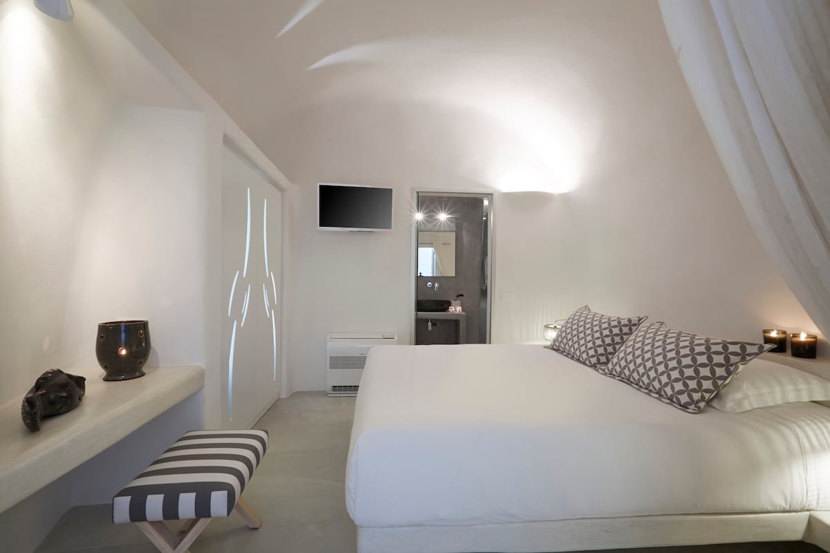 Villa Aura, 3 bedms, heated pool, jacuzzi gallery image 3