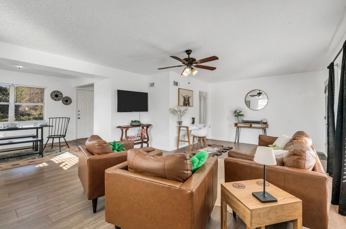 Cozy home w Fire pit! 5 miles to Stockyards