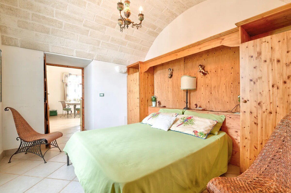 Elegant house with pool and private veranda gallery image 5