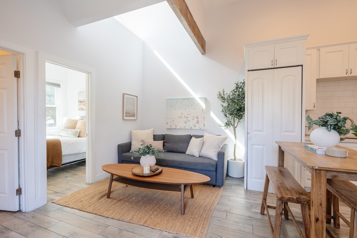 4 Chic Apartments Steps from Old Town: Sleep 24 gallery image 5