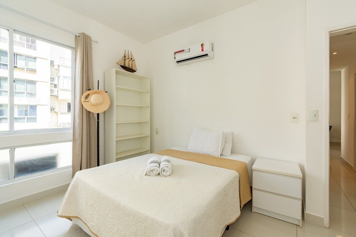 Copacabana bordering Ipanema charming 3 bedrooms gallery image 5