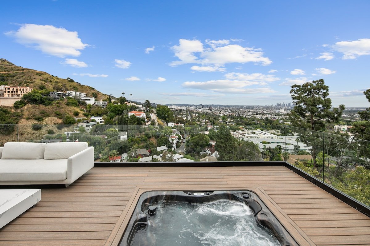 Famous Sunset Blvd Villa With Pool Jacuzzi & View gallery image 5