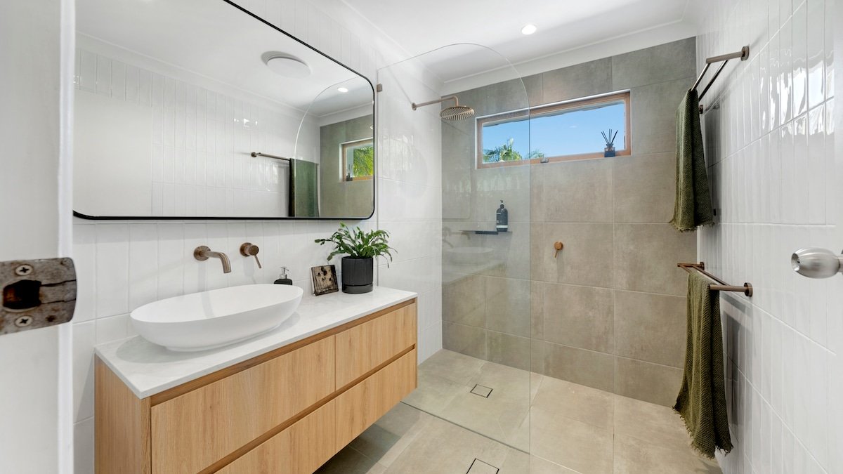 Spacious Byron Beach House; Pool, Netflix, Central gallery image 4
