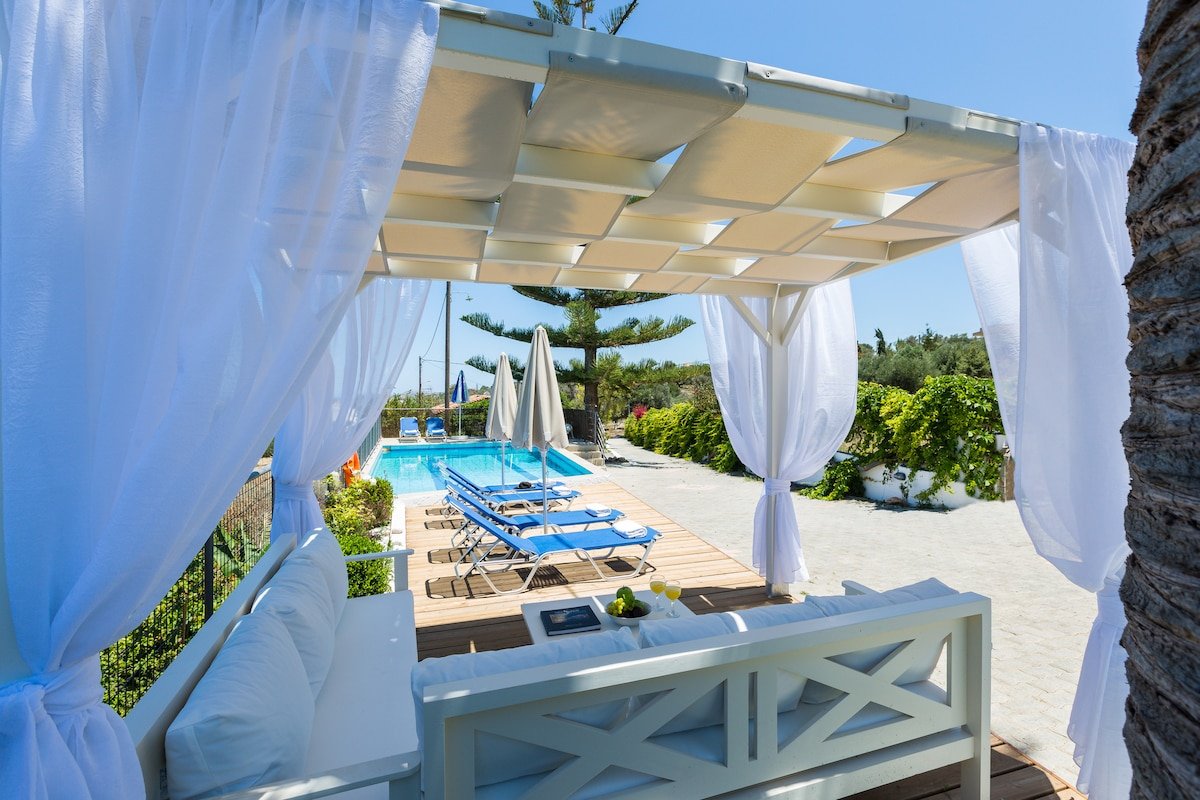 Villa Aetos – Walking distance to a sandy beach! gallery image 5