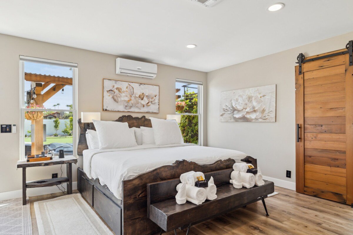 Lux Home Heated Pool|Golf Sim|Pickleball|Spa|Sauna gallery image 4