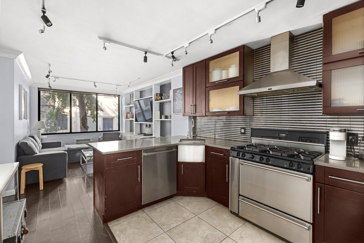 Stunning Huge Place in East Soho