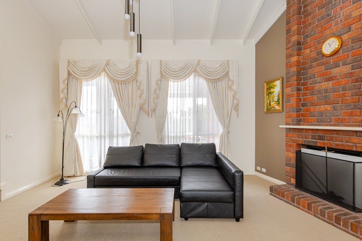 5BR | The peaceful retreat in a tranquil court gallery image 3