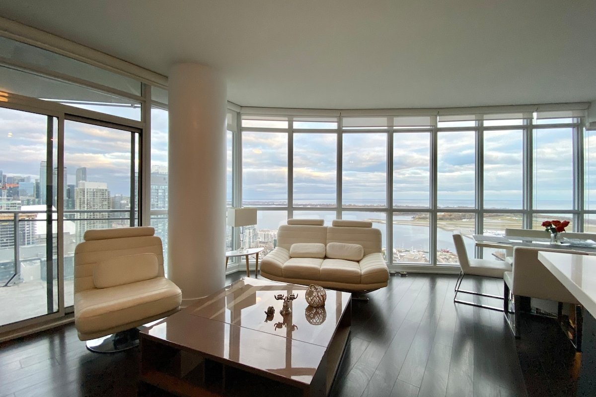 Panoramic Bright Lakeview Condo Free Parking gallery image 3