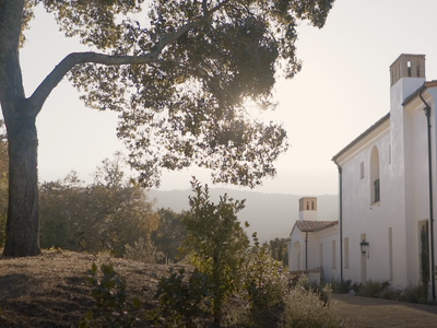 Camellia Cottage with Pool View