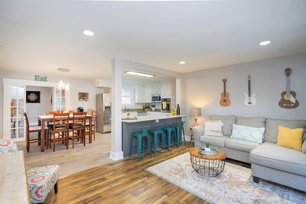 Nashville Vibes 4 bd/2.5 ba, Hot Tub, Game Room gallery image 2