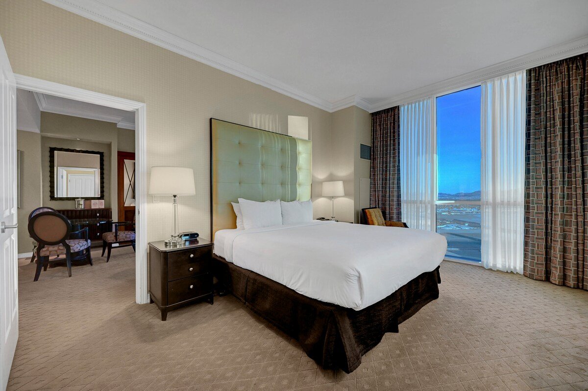 Jackpot! 34th floor Penthouse on Vegas Strip! gallery image 3