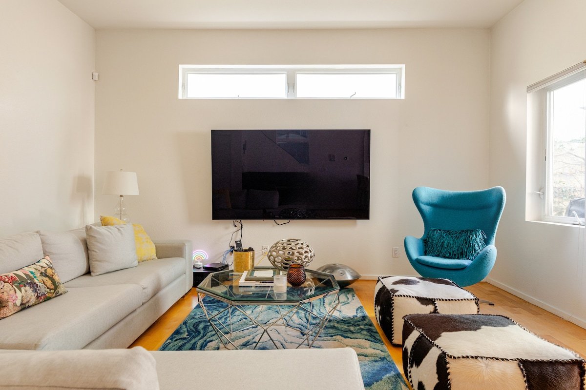 Modern 3bd 3ba house/beach/canals/ hot tub! gallery image 4