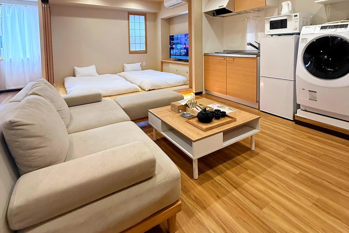 東京楽遊上野民宿/地铁站步行3分钟/上野商圈步行5分/3间卧室套房/浅草东京站银座新宿电车直达 gallery image 3