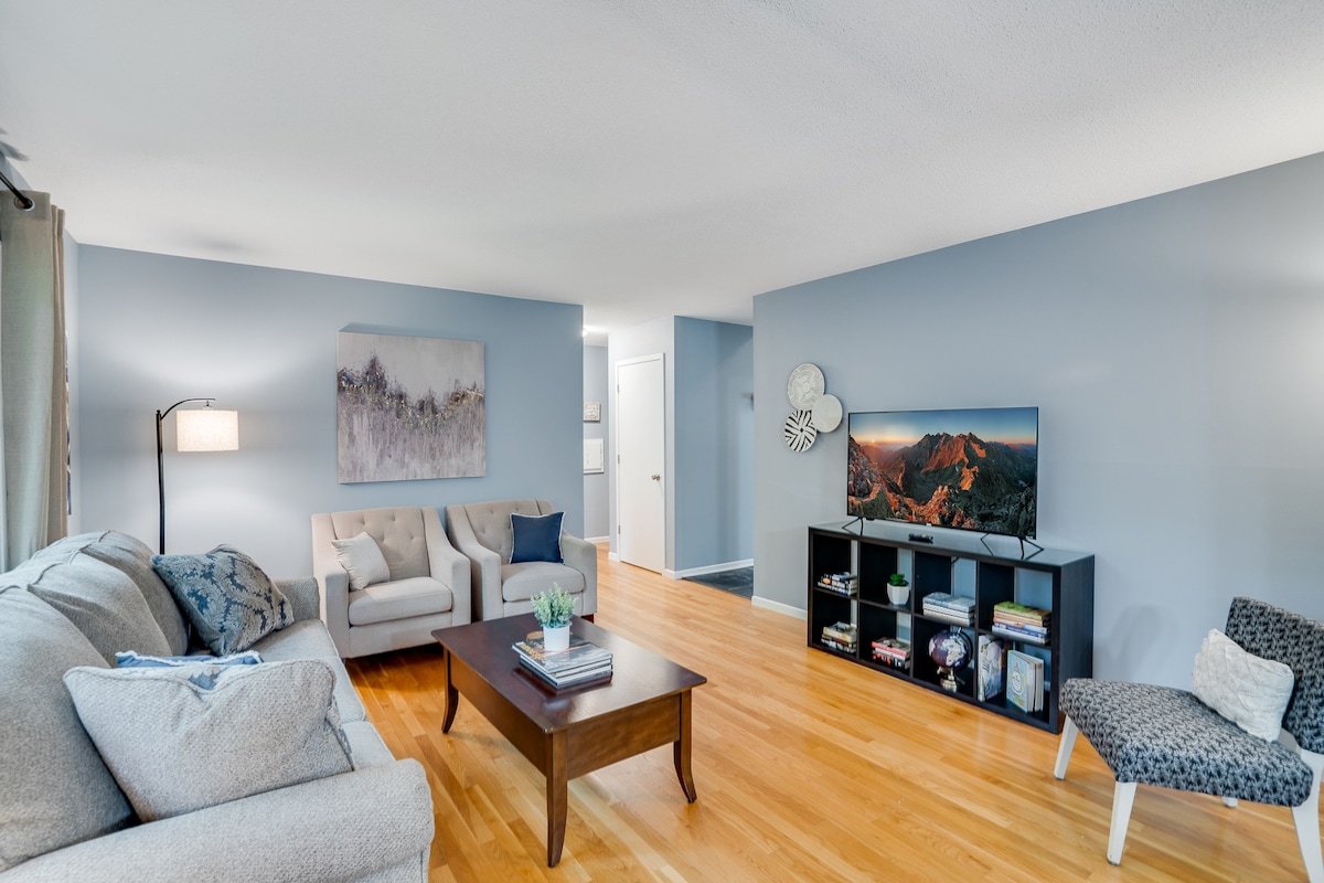 6bedrooms 2.5baths Sleeps 21 Centrally Located gallery image 5