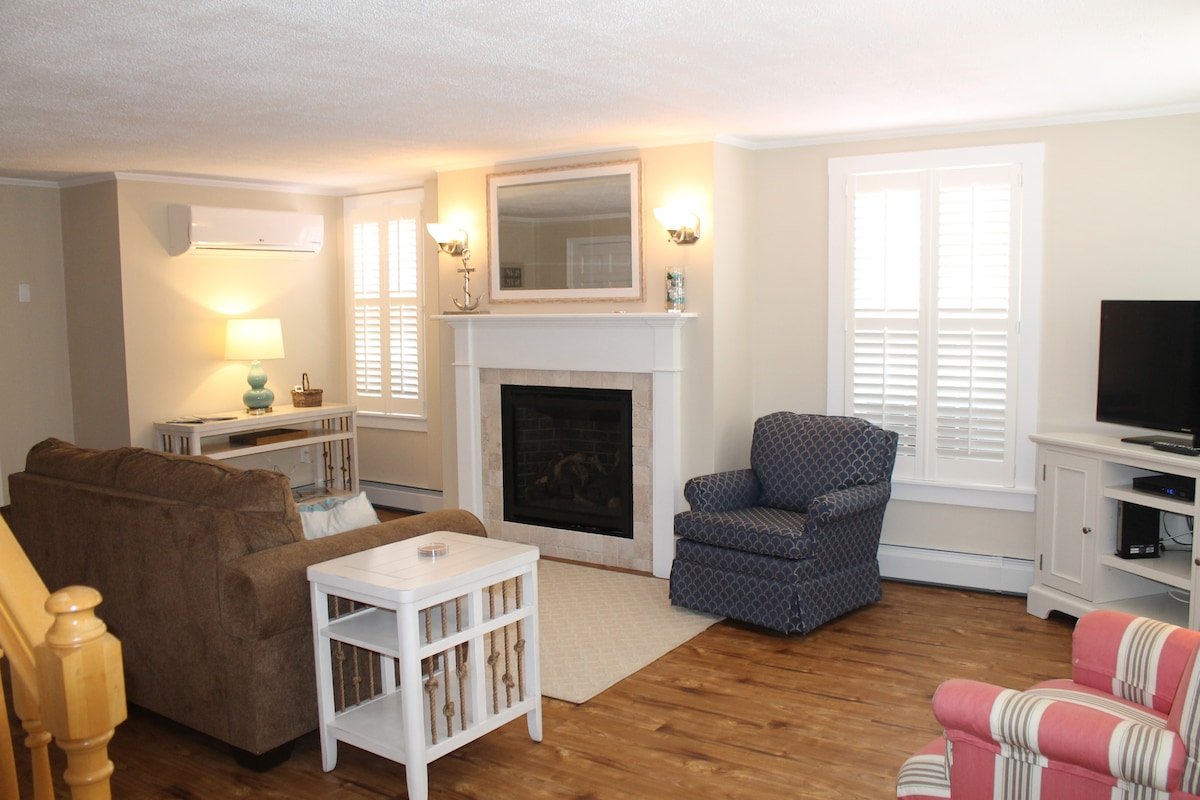 The Newport Cottage.Perfect Location/Comfort/Style gallery image 4