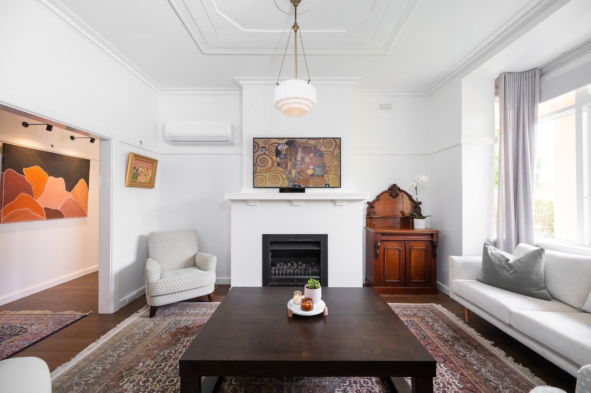 Camberwell Luxury Period Aptmt. gallery image 3