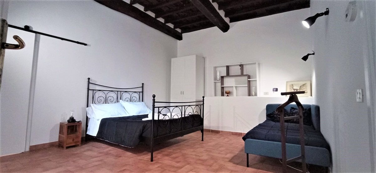 Beautiful Navona – historic house gallery image 5