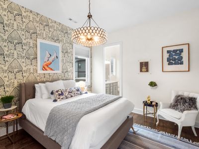 Luxe Modern Home Close to Broadway & the Gulch