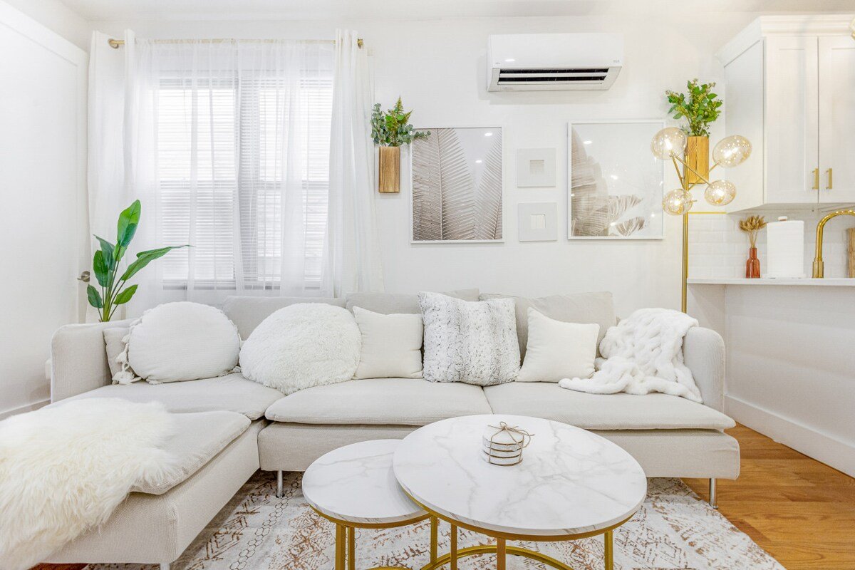 The Brooklyn Townhome I 9 BD 4 BA | Free Parking gallery image 2