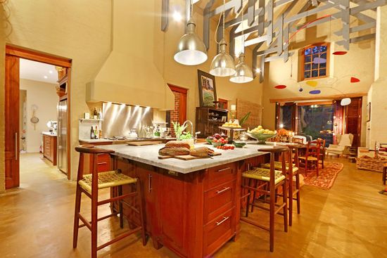 Photo 2 of Bishopscourt Retreat accommodation in Bishopscourt, Cape Town with 5 bedrooms and 5 bathrooms