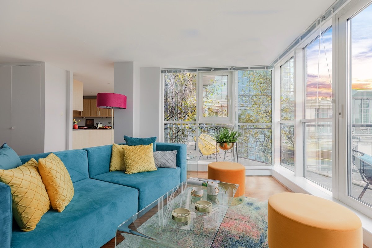 Dazzling Thames Views Meet Glamorous Family Living gallery image 4