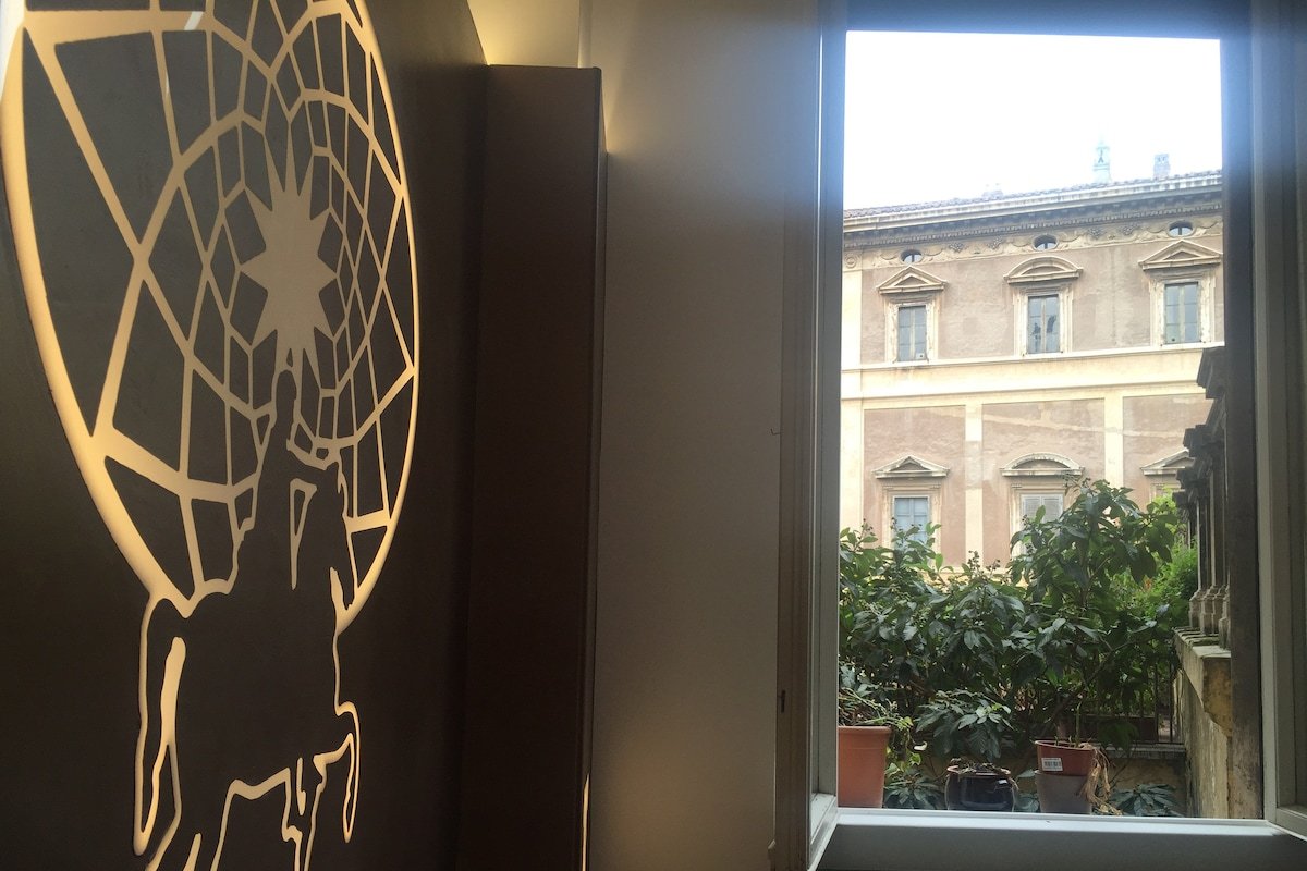 A PLUS Rome flat near theTrevi Fountain+parking gallery image 3