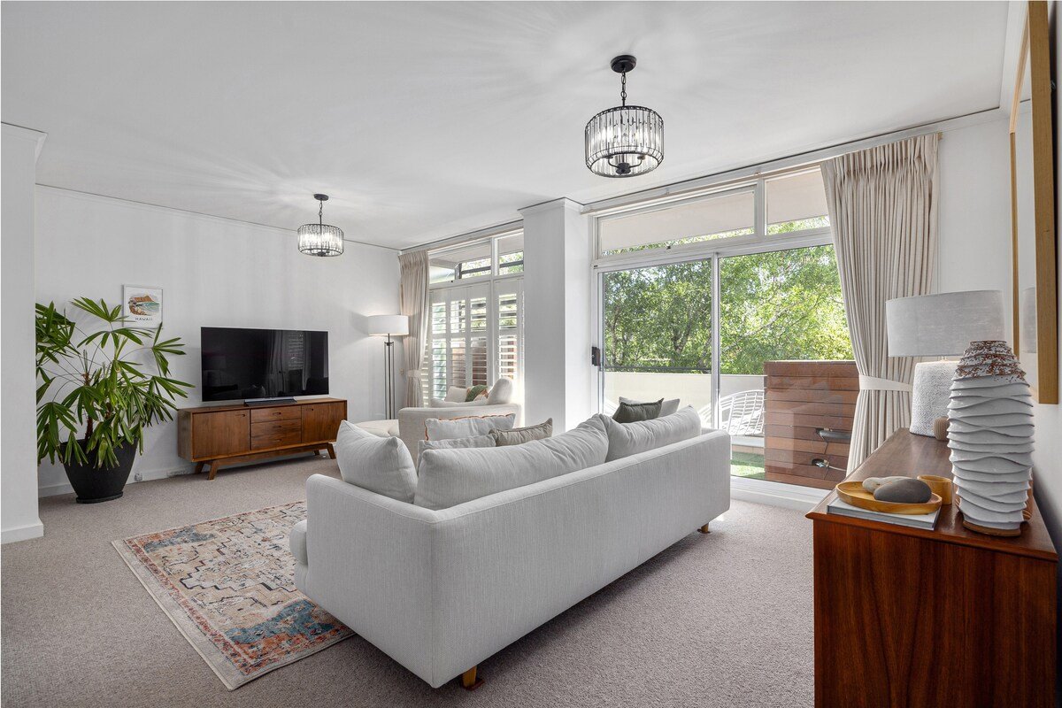 City’s Edge Urban Escape-Your Tranquil Retreat gallery image 3