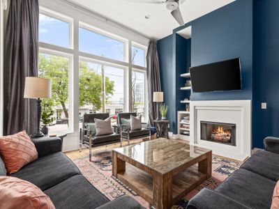 Skyline Views – Closest Neighborhood to Broadway!