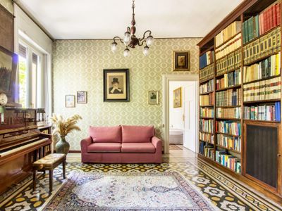 *GORGEOUS* 220 sqm inTRASTEVERE (6 BEDROOMS)