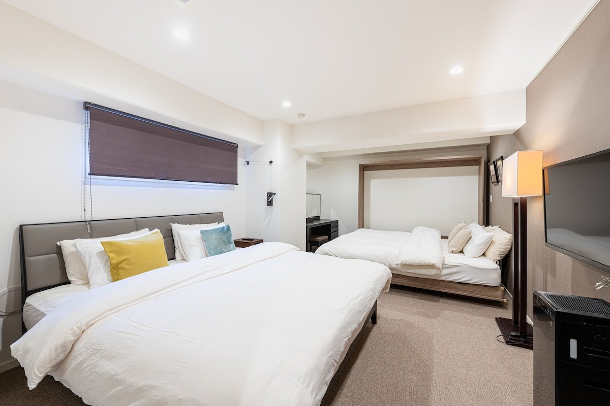 Zen Luxe Retreat: Roomy & Serene 6min to Shinjuku gallery image 4